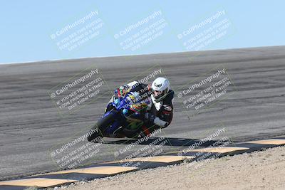 media/Oct-13-2025-Moto Forza (Mon) [[a66d839500]]/3-B Group/Session 2 (Bowl)/